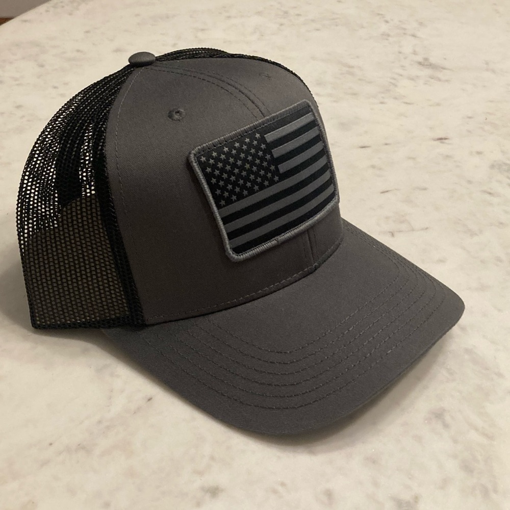 Snap on: Gray American Flag Trucker Hat